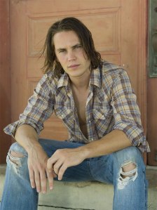 taylor_kitsch_06b